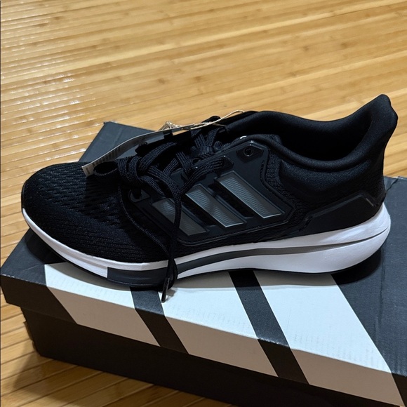 NIB Adidas Unisex Black/Gray and White Running Shoes - Picture 1 of 4